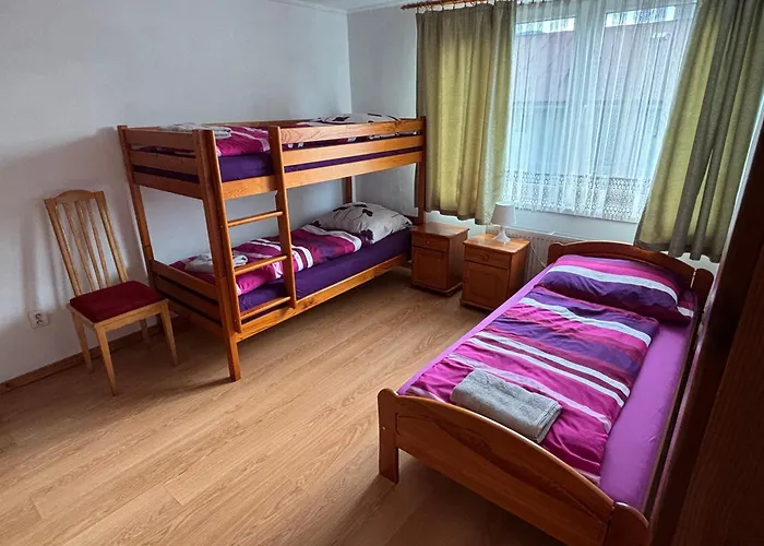 Zeleny Domcek بيت ضيافة 3*