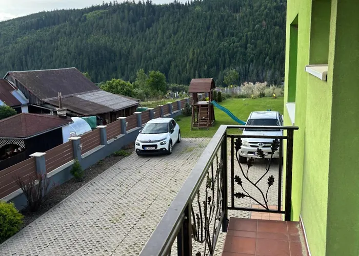 Zeleny Domcek بيت ضيافة Heľpa