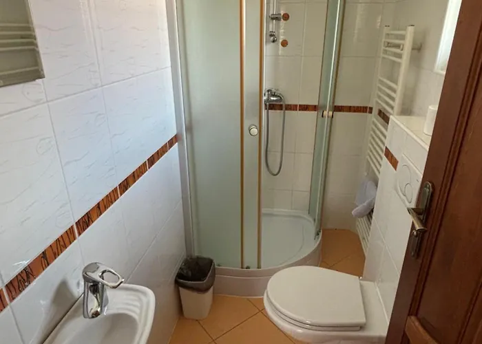 Zeleny Domcek بيت ضيافة Heľpa